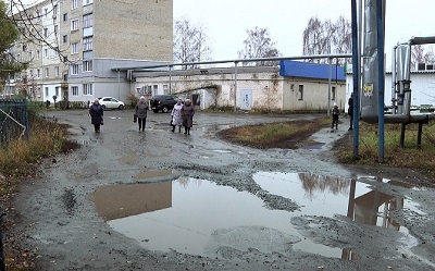 «Терпенья больше нет!» Жители Лямбиря жалуются на ямы и выбоины в центре села
